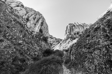 Black and white photograph of a pass between the mountain in the Cantabrian mountain range in Leon (Spain)