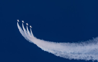 Sweeping jets into the blue sky with smoke trail - obrazy, fototapety, plakaty