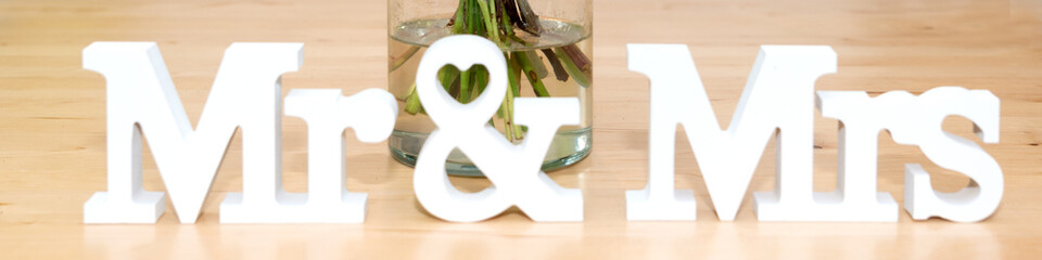 Buchstaben Mr & Mrs, Hochzeitssymbol