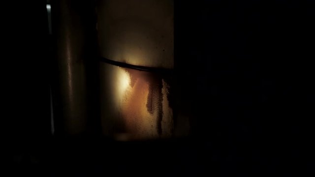 Leakage of exhaust gases from cylinder head of large diesel engine