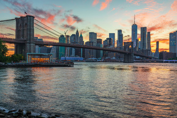 Fototapeta na wymiar View to Manhattan Skyline form Brooklyn Bridge Park