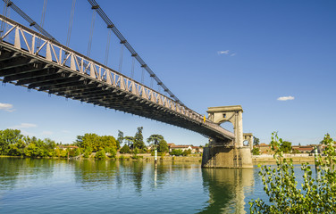 Le pont sur le Rhône à Andance en Ardèche