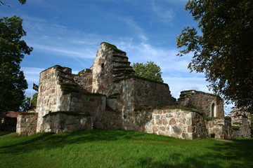Fototapeta na wymiar ruins of ancient church