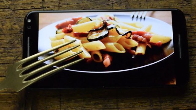 Pasta zucchine e pancetta Cucina italiana Italian cuisine video bacon movie ft81090022
