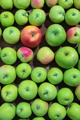 ripe delicious apples on wooden table