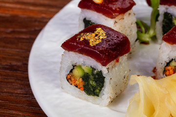 Japanese roll with tuna and gold