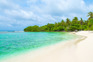 Obraz na płótnie Canvas Beautiful sandy beach in uninhabited island