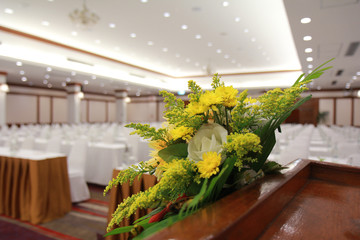 Prepare a beautiful flower put in vase. For decoration and layout of the meeting room to be refreshing and comfortable.