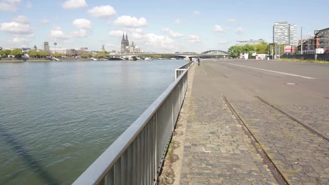 Rechtes Rheinufer bei K&ouml;ln