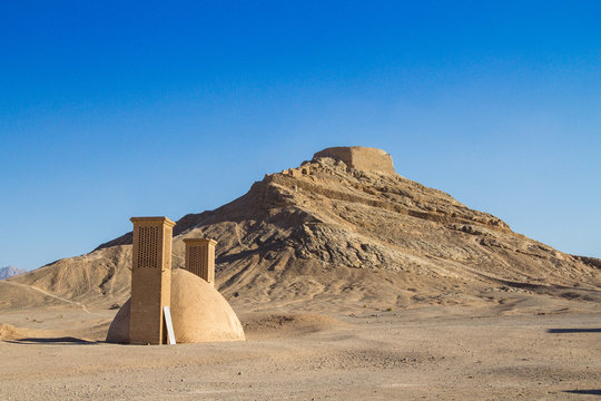 Dakhma Bilder Durchsuchen 802 Archivfotos, und Videos