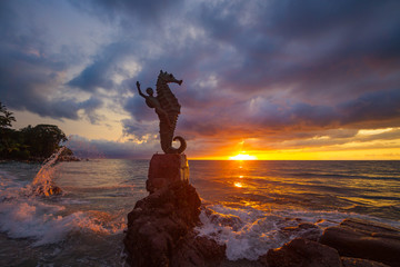 Escultura del Caballito de Mar Olas Altas