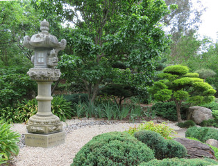 Fototapeta na wymiar japanese lantern totem