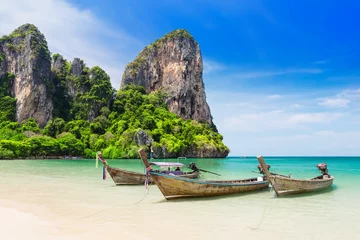 Fototapete Städte / Reisen Traditionelles thailändisches Longtail-Boot aus Holz