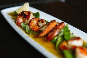 Fried shrimps in sauce with lemon