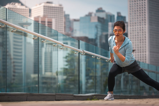 Urban woman doing workout in the city