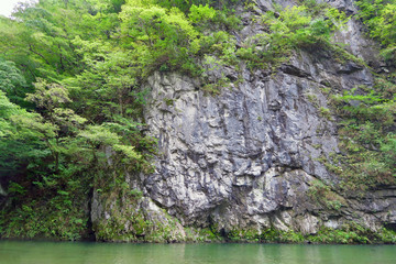 猊鼻渓　吐雲峰