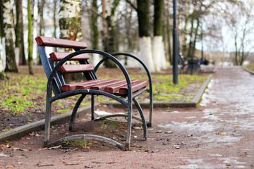 Fototapeta na wymiar bench in the city spring