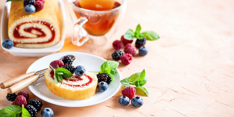 Swiss roll with berries