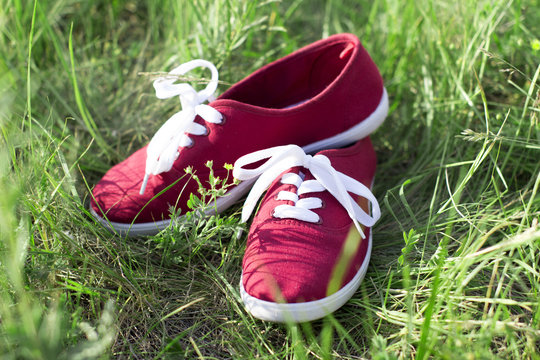 red sport womens shoes