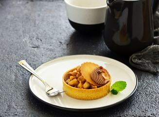 tart with nuts and caramel