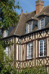 Fototapeta na wymiar Ville de Verneuil-sur-Avre, maison normande à colombages, département de l'Eure, Normandie, France