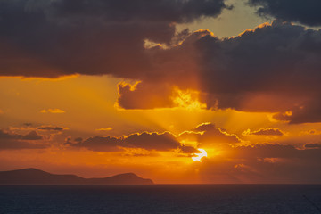 Sonnenaufgang über der Insel Dia aufgenommen von der Insel Kreta
