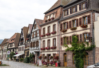 Fototapeta na wymiar Bergheim, Maisons à colombages en centre-ville, Alsace. Haut-Rhin. Grand Est 
