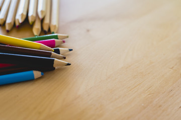 Obraz premium Colored pencils on a table with space for text.