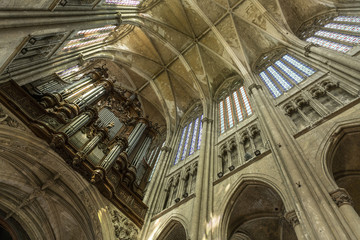 La Basilique de Saint-Quentin (02) © Alonbou