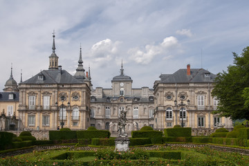 Naklejka premium Jardines y palacio de la real granja de San idelfonso, España