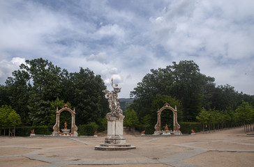 Fototapeta premium Jardines y palacio de la real granja de San idelfonso, España