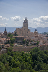 Fototapeta na wymiar Antigua ciudad medieval de Segovia, España