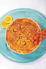 Foto op Plexiglas Quiche mit Lammnacken, Feigen und Orangen, für Gaumenfreuden von Kenner und Gourmets © JohiMathé