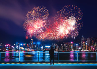 Naklejka premium Firework show in Hong Kong Victoria Harbor