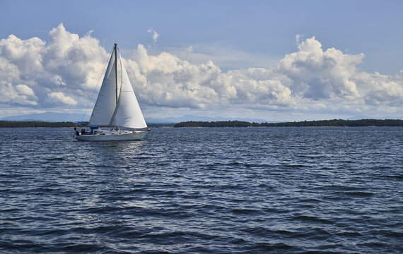 Sailboat on lake Champlain 496