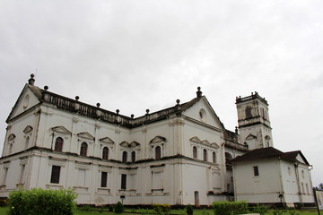 Fototapeta na wymiar The white majestic Se Cathedral of Old Goa (Goa Velha)