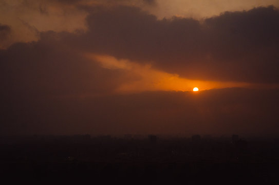 Foggy sunrise in Egypt © Ana Elisa Marques