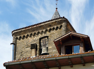 Naklejka premium Torre fortificada medieval de Isaba (Navarra).