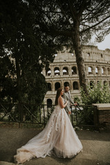 Obraz premium Bride and groom wedding posing in front of Colosseum, Rome, Italy