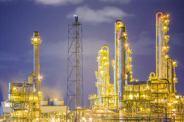 Obraz na płótnie Canvas Petroleum oil refinery plant on twilight time
