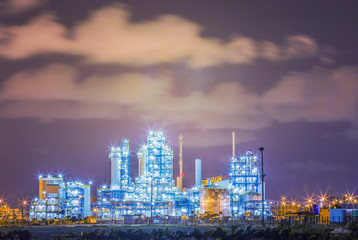 Fototapeta premium Petroleum oil refinery plant on twilight time