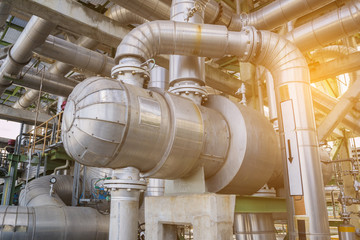 Heat exchanger in refinery plant