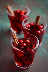 Mulled red wine with cranberries.