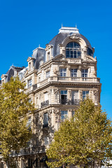 Fototapeta na wymiar Paris, beautiful building boulevard des Batignolles, typical parisian facade 