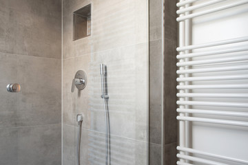 Modernes Badezimmer 