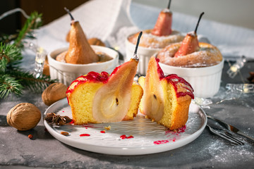 Mini pie with baked pear and fruit syrup.