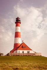 Leuchtturm an der Nordseeküste, Hochformat