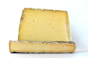 Delicious mountain cheese, Cantal and Saint Nectaire.