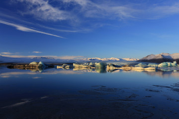 Fototapeta na wymiar Icebergs in Jokulsarlon Glacial Lagoon in Skaftafell NP, Iceland