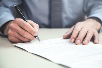 Naklejka premium Businessman signing contract. Business concept